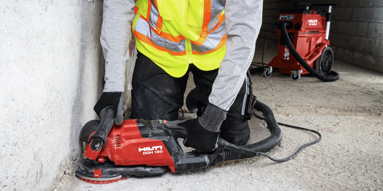 Hilti DG 150-betonsliber anvendes med en støvsuger
