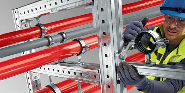 Arbejder monterer Hilti skinnesystem