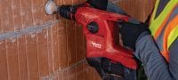 TE 30-22 batteridrevet borehammer TE 30-22 effektfuld batteridrevet SDS Plus (TE-C) borehammer med aktiv vibrationsreduktion og aktiv momentstyring til robust boring og mejsling i beton (Nuron-batteriplatform) Arbejdsopgaver 4