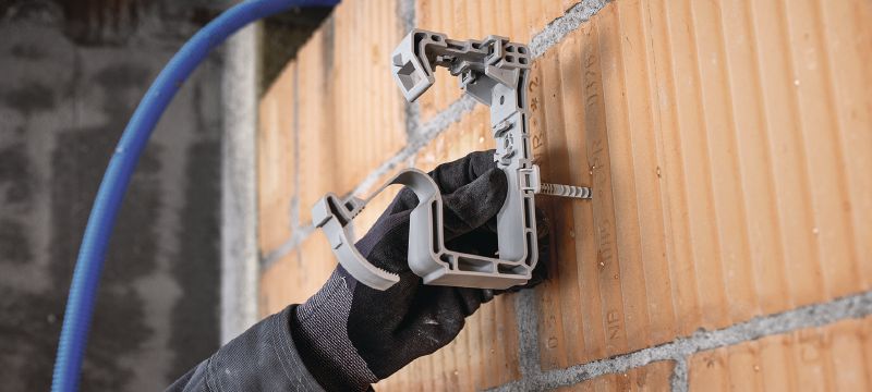 X-EA MX Indstiksanker Indstiksanker i plast til tilslutning af plastkabel/rørbøjler, klemmer og kabelholdere til bundet kabler ved forankring i beton og murværk Arbejdsopgaver 1