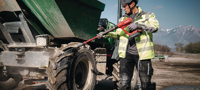 PC 2-22 Kompakt højtryksrenser Kompakt og håndholdt højtryksrenser med 40 bar (580 PSI) arbejdstryk, til lette rengøringer på byggepladser Arbejdsopgaver 1