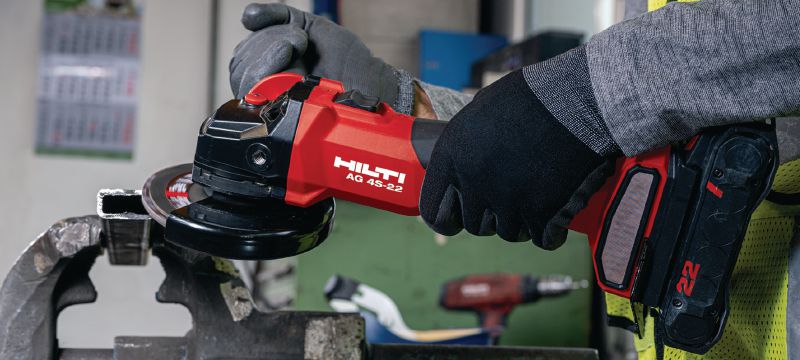 AG 4S-22 Batteridrevet vinkelsliber (125 mm) Kulfri vinkelsliber med justerbar hastighed til daglig skæring og slibning med skiver op til 125 mm (Nuron-batteriplatform) Arbejdsopgaver 1