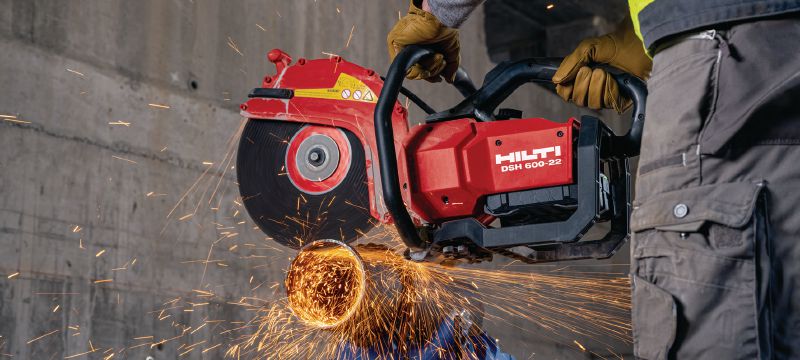 DSH 600-22 Batteridrevet kapsav DSH 600-22 robust batteridrevet og ledningsfri kapsav til beton, metal og murværk (Nuron-batteriplatform) Arbejdsopgaver 1