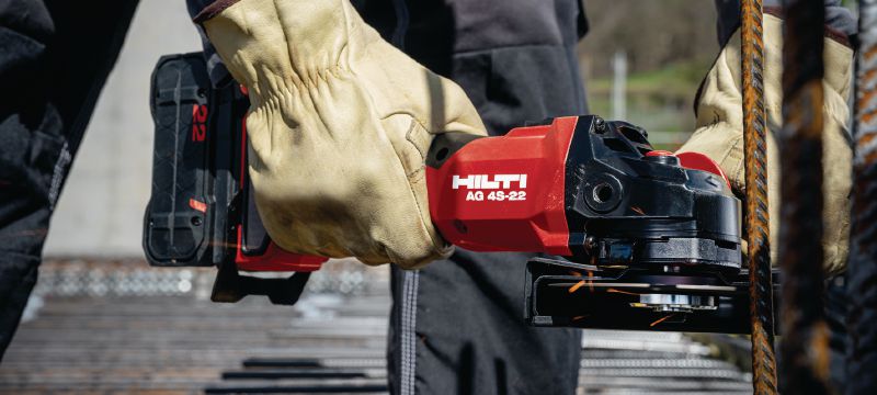 AG 4S-22 Batteridrevet vinkelsliber (125 mm) Kulfri vinkelsliber med justerbar hastighed til daglig skæring og slibning med skiver op til 125 mm (Nuron-batteriplatform) Arbejdsopgaver 1