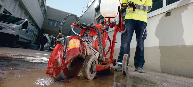 DSH 900-X Gaskapsav (400 mm) Stærk gaskapsav med easy-start 87 cc motor med automatisk choker – maks. klingediameter 400 mm og en skæredybde på op til 150 mm Arbejdsopgaver 1