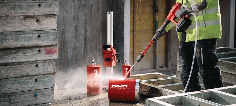PC 2-22 Kompakt højtryksrenser Kompakt og håndholdt højtryksrenser med 40 bar (580 PSI) arbejdstryk, til lette rengøringer på byggepladser Arbejdsopgaver 1