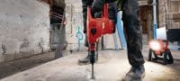 TE 60-22 batteridrevet borehammer TE 60-22 batteridrevet SDS Max (TE-Y) borehammer med Aktiv vibrationsreduktion og Aktiv momentstyring til robust boring og mejsling i beton (Nuron-batteriplatform) Arbejdsopgaver 3