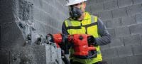 TE 500-22 SDS-Max batteri-mejselhammer TE 500-22 batteridrevne SDS Max (TE-Y) nedbrydnings- og mejslingshammer med Aktiv vibrationsreduktion (Nuron-batteriplatform) til mejsling i beton eller murværk Arbejdsopgaver 1