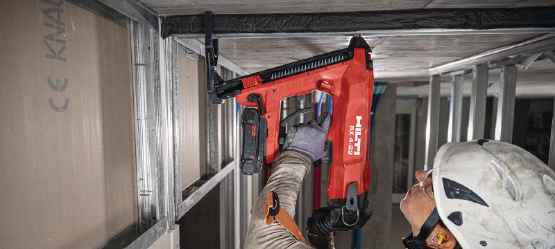 BX 4-IF-22 Batteridrevet boltpistol til beton (Tømrer) BX 4-22 Batteridrevet boltpistol til fastgørelse af gipslægter og andre materialer på beton, stål og murværk Arbejdsopgaver 1
