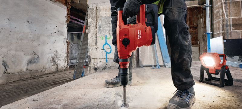 TE 60-22 batteridrevet borehammer TE 60-22 batteridrevet SDS Max (TE-Y) borehammer med Aktiv vibrationsreduktion og Aktiv momentstyring til robust boring og mejsling i beton (Nuron-batteriplatform) Arbejdsopgaver 1