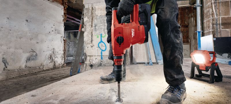 TE 60-22 batteridrevet borehammer TE 60-22 SDS Max (TE-Y) borehammer med Aktiv vibrationsreduktion og Aktiv momentstyring til tung boring og mejsling i beton (Nuron-batteriplatform) Arbejdsopgaver 1