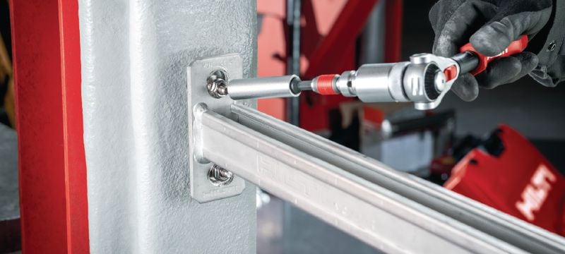 Gevindbolt (rustfrit stål) Han/hun gevindbolt af rustfrit stål til fastgørelse til passiv brandbeskyttelse (PFP) af belagte bjælker Arbejdsopgaver 1