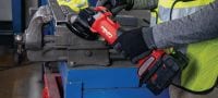 AG 4S-22 Batteridrevet vinkelsliber (125 mm) Kulfri vinkelsliber med justerbar hastighed til daglig skæring og slibning med skiver op til 125 mm (Nuron-batteriplatform) Arbejdsopgaver 6