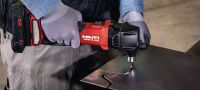 SPN 6-22 CN Batteridrevet nipler Batteridrevet nipler til skæring af metalplader og profiler med mere hastighed og minimal forvridning (Nuron-batteriplatform) Arbejdsopgaver 3