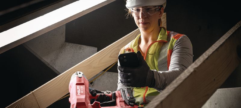 BX 4-IF-22 Batteridrevet boltpistol til beton (Tømrer) BX 4-22 Batteridrevet boltpistol til fastgørelse af gipslægter og andre materialer på beton, stål og murværk Arbejdsopgaver 1