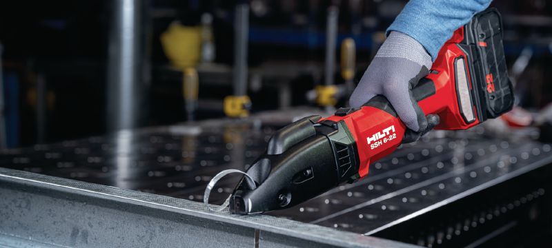SSH 6-22 Batteridrevet metalsaks Batteridrevet dobbeltskæresaks til hurtig skæring i metalplader og profiler op til 2,5 mm│12 Gauge - med Hilti SSH CS-klinger inkluderet (Nuron-batteriplatform) Arbejdsopgaver 1