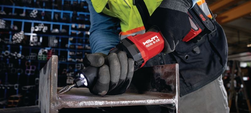 GDG 6-22 batteridrevet slibemaskine Batteridrevet slibemaskine med variabel hastighed og effektfuld kulfri motor og ekstra brugstid for metalfremstilling og arkitektoniske metalbearbejdning (Nuron-batteriplatform) Arbejdsopgaver 1