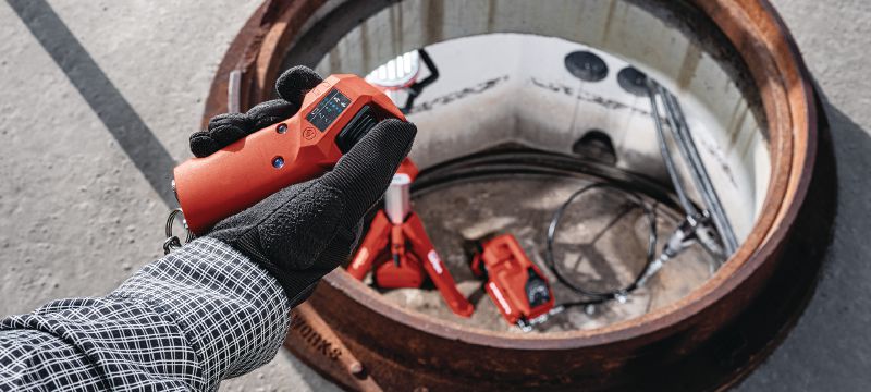 NUN 10K-22 Batteridrevet hydraulisk pumpe 10.000 PSI (700 bar) batteridrevet hydraulisk pumpe til robust skæring/afskæring og fjernskæring af undergrunds- og armerede kabler (Nuron-batteri) – Fjernbetjening medfølger Arbejdsopgaver 1
