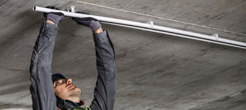 X-EKS MX (02) Rørbøjle Rørbøjle i plast, optimeret til båndede søm og kompatibel med en bred vifte af fastgørelsesmetoder og grundmaterialer Arbejdsopgaver 1