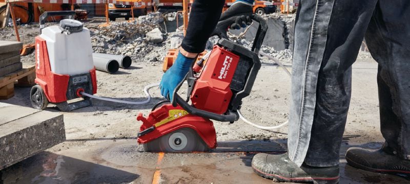 DSH 700-22 Batteridrevet kapsav (bageste håndtag) Robust batteridrevet kapsav med baghåndtag til beton, metal og murværk (Nuron-batteriplatform) Arbejdsopgaver 1