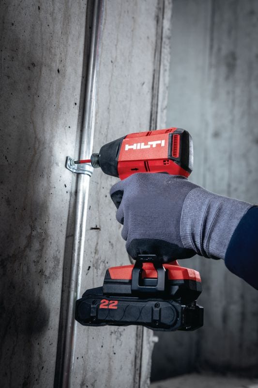 SID 4-22 Batteridrevet slagskruemaskine SID 4-22 kompakt kulfri slagtrækker optimeret til mere pålidelig og effektiv fastgørelse i træ og metal (Nuron-batteriplatform) Arbejdsopgaver 1