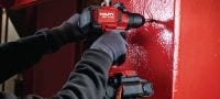 SBT 6-22 Batteridrevet bore-/skruemaskine SBT 6-22 metal bore-/skruemaskine til forboring af nøjagtige huller og montering af S-BT bolte (Nuron-batteriplatform) Arbejdsopgaver 1