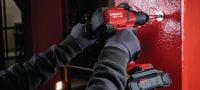 S-BT-ER HC HL Gevindbolt Gevindbolt til indskruning (rustfrit stål, metrisk gevind) til elektriske forbindelser på stål i milde korrosive miljøer, anbefalet maksimalt tværsnit på tilsluttet kabel 120 mm²/AWG 4.0 Arbejdsopgaver 3