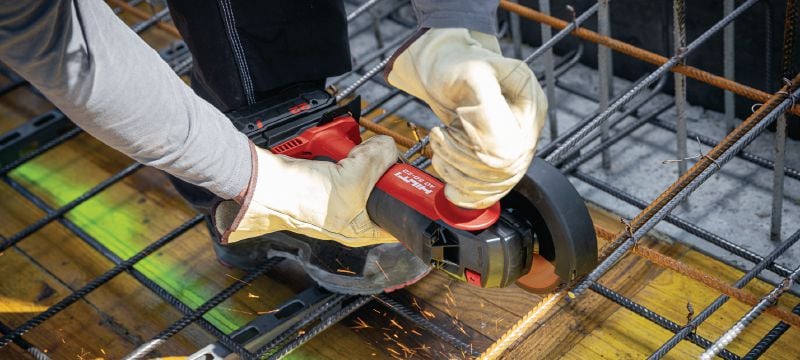 AG 5D-22 Batteridrevet vinkelsliber (125 mm) AG 5D-22 kulfri vinkelsliber med dødmandsknap til daglig skæring og slibning med skiver op til 125 mm (Nuron-batteriplatform) Arbejdsopgaver 1