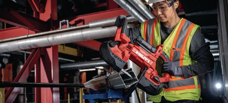 SB 6-22 Båndsav med dybt skær Båndsav med dybt skær til præcise, støjsvage og stort set gnistfrie skær i metal med en skæredybde op til 127 mm | 5 (Nuron-batteriplatform) Arbejdsopgaver 1
