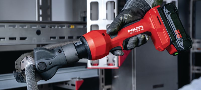 NCT 25 S-22 ACSR og batteridrevet guy wire-kabelskærer Hydraulisk, batteridrevet sakse-kabelskærer til ACSR-kabel og wire (Nuron-batteriplatform) Arbejdsopgaver 1