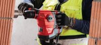 TE 30-AVR borehammer Effektfuld SDS Plus (TE-C) borehammer til kraftig boring i beton og afrettende mejsling, med aktiv vibrationsreduktion (AVR) Arbejdsopgaver 3