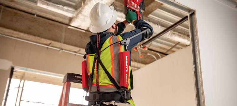 EXO-O1 Exoskelet over hovedhøjde Passivt exoskelet, som hjælper med at aflaste skuldre og arme under monteringsarbejde over hovedhøjde Arbejdsopgaver 1