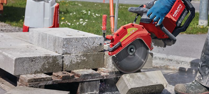 DSH 700-22 Batteridrevet kapsav (bageste håndtag) Robust batteridrevet kapsav med baghåndtag til beton, metal og murværk (Nuron-batteriplatform) Arbejdsopgaver 1