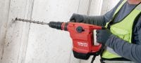 TE 50-AVR borehammer Vores med kompakte SDS Max (TE-Y) borehammer til let komfort og kontrol under boring eller mejsling i beton, sten og murværk Arbejdsopgaver 2