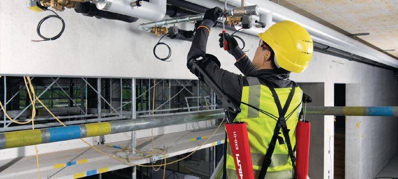 EXO-O1 Exoskelet over hovedhøjde Passivt exoskelet, som hjælper med at aflaste skuldre og arme under monteringsarbejde over hovedhøjde Arbejdsopgaver 1