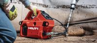 NUN 10K-22 Batteridrevet hydraulisk pumpe 10.000 PSI (700 bar) batteridrevet hydraulisk pumpe til robust skæring/afskæring og fjernskæring af undergrunds- og armerede kabler (Nuron-batteri) – Fjernbetjening medfølger Arbejdsopgaver 1