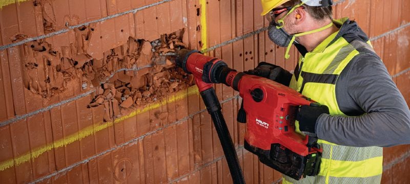 TE 500-22 SDS-Max batteri-mejselhammer TE 500-22 batteridrevne SDS Max (TE-Y) nedbrydnings- og mejslingshammer med Aktiv vibrationsreduktion (Nuron-batteriplatform) til mejsling i beton eller murværk Arbejdsopgaver 1
