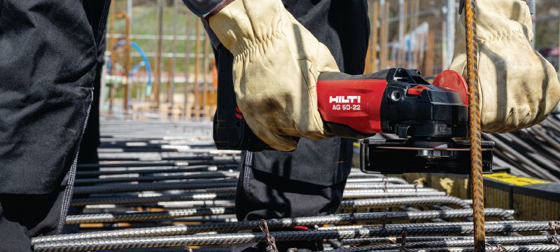 AG 5D-22 Batteridrevet vinkelsliber (125 mm) AG 5D-22 kulfri vinkelsliber med dødmandsknap til daglig skæring og slibning med skiver op til 125 mm (Nuron-batteriplatform) Arbejdsopgaver 1