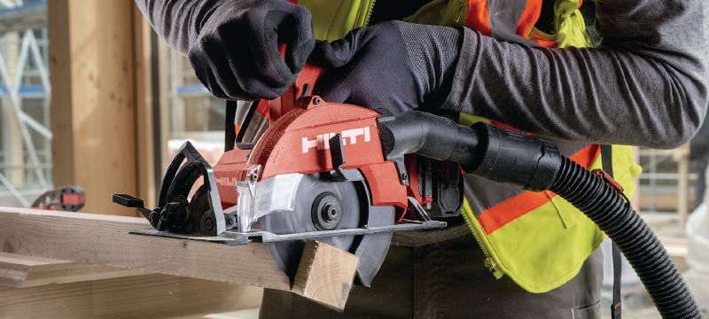 SC 6WL-22 Batteridrevet rundsav til træ SC 6WL-22 Batteridrevet rundsav til skæring op til 60 mm med en hurtigere 165 mm diameter universaltræsavklinge Arbejdsopgaver 1