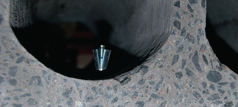 HKH anker til huldæk Standard anker til huldæk med godkendelse til fastgørelse af sprinklere til forspændte betonhuldæk Arbejdsopgaver 1