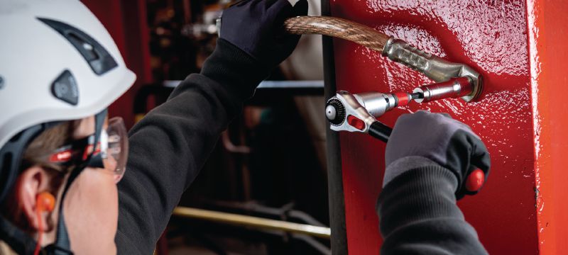 SBT 6-22 Batteridrevet bore-/skruemaskine SBT 6-22 metal bore-/skruemaskine til forboring af nøjagtige huller og montering af S-BT bolte (Nuron-batteriplatform) Arbejdsopgaver 1